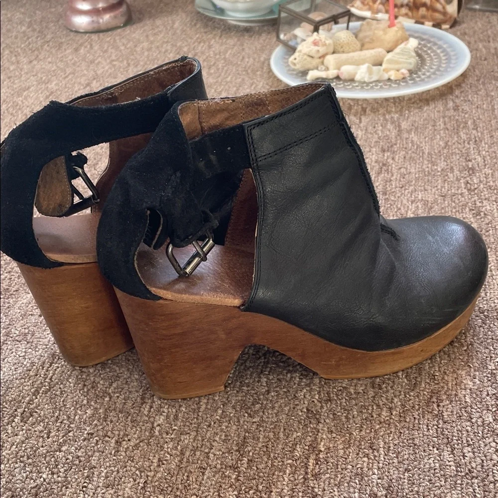 Free People, Amber orchid clogs, size 7 used - Picture 4 of 8